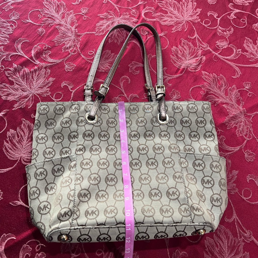 Michael Kors vintage tan & beige monogram tote purse leather adjustable - Picture 4 of 16